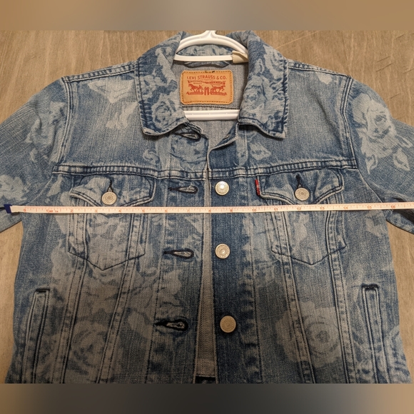 Levis Denim Jacket with Rose/Floral Print - Size XS - Picture 5 of 7